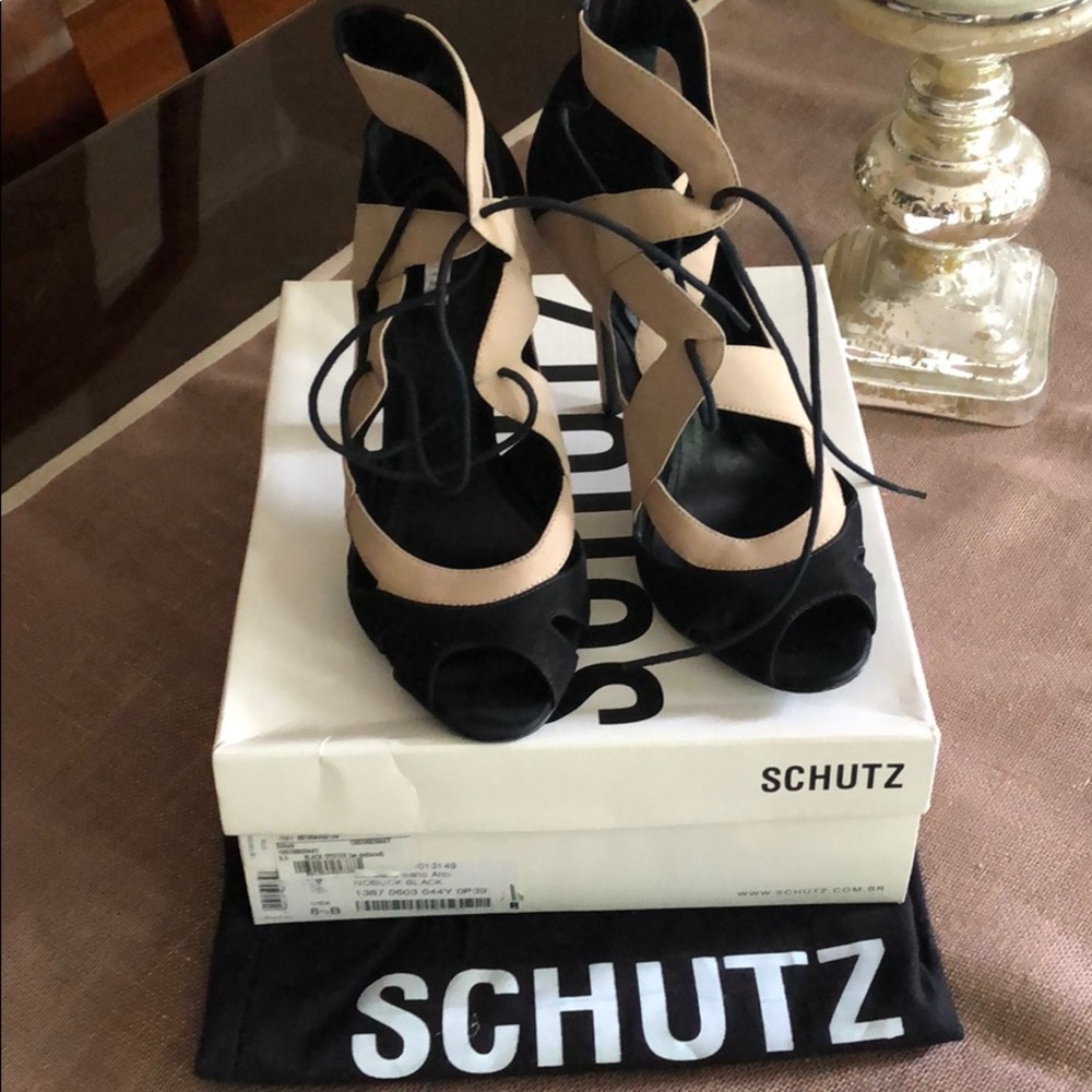 SCHUTZ Salto Alto NOBUCK Sandals